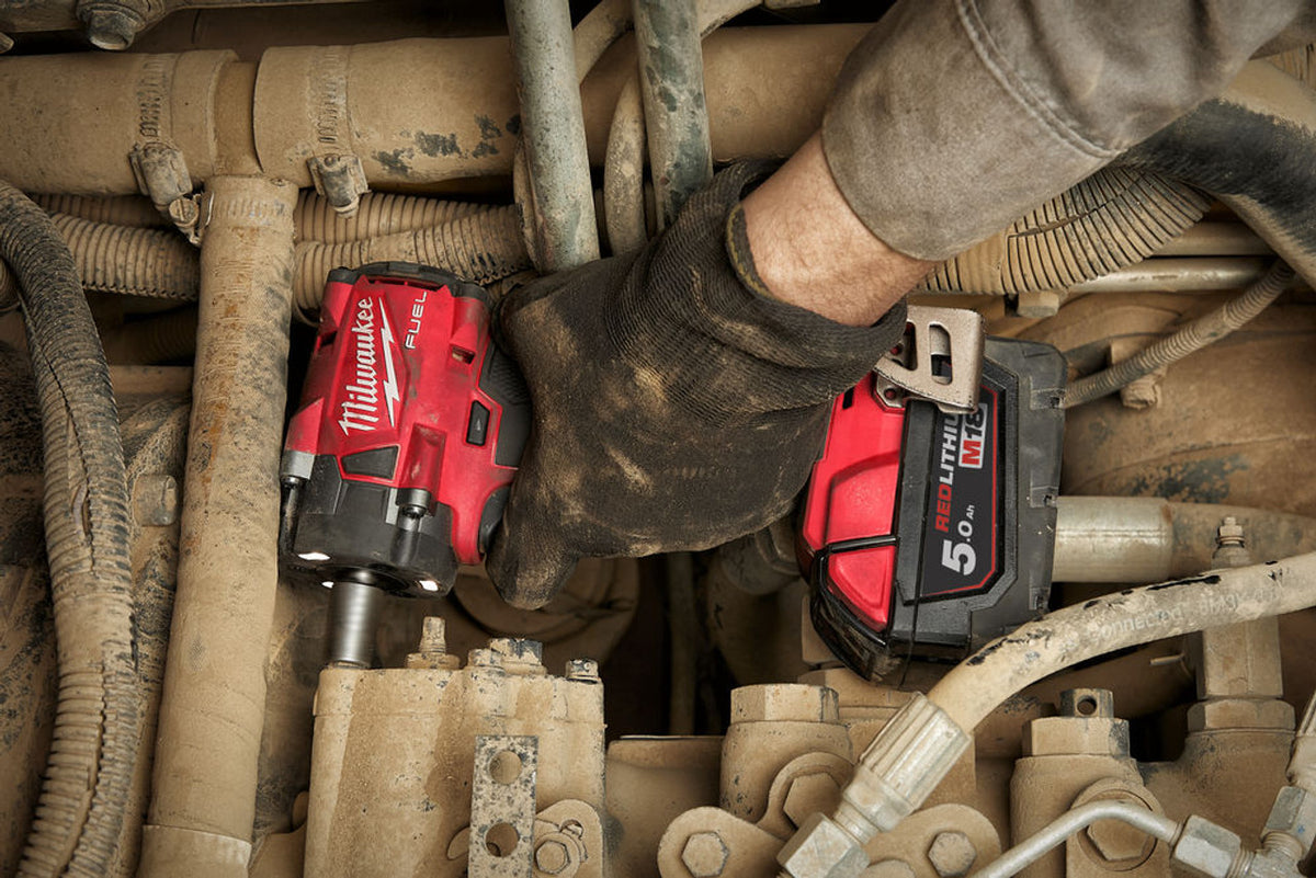 Milwaukee M18 FUEL 3/8&quot; Impact Wrench (2x5Ah)